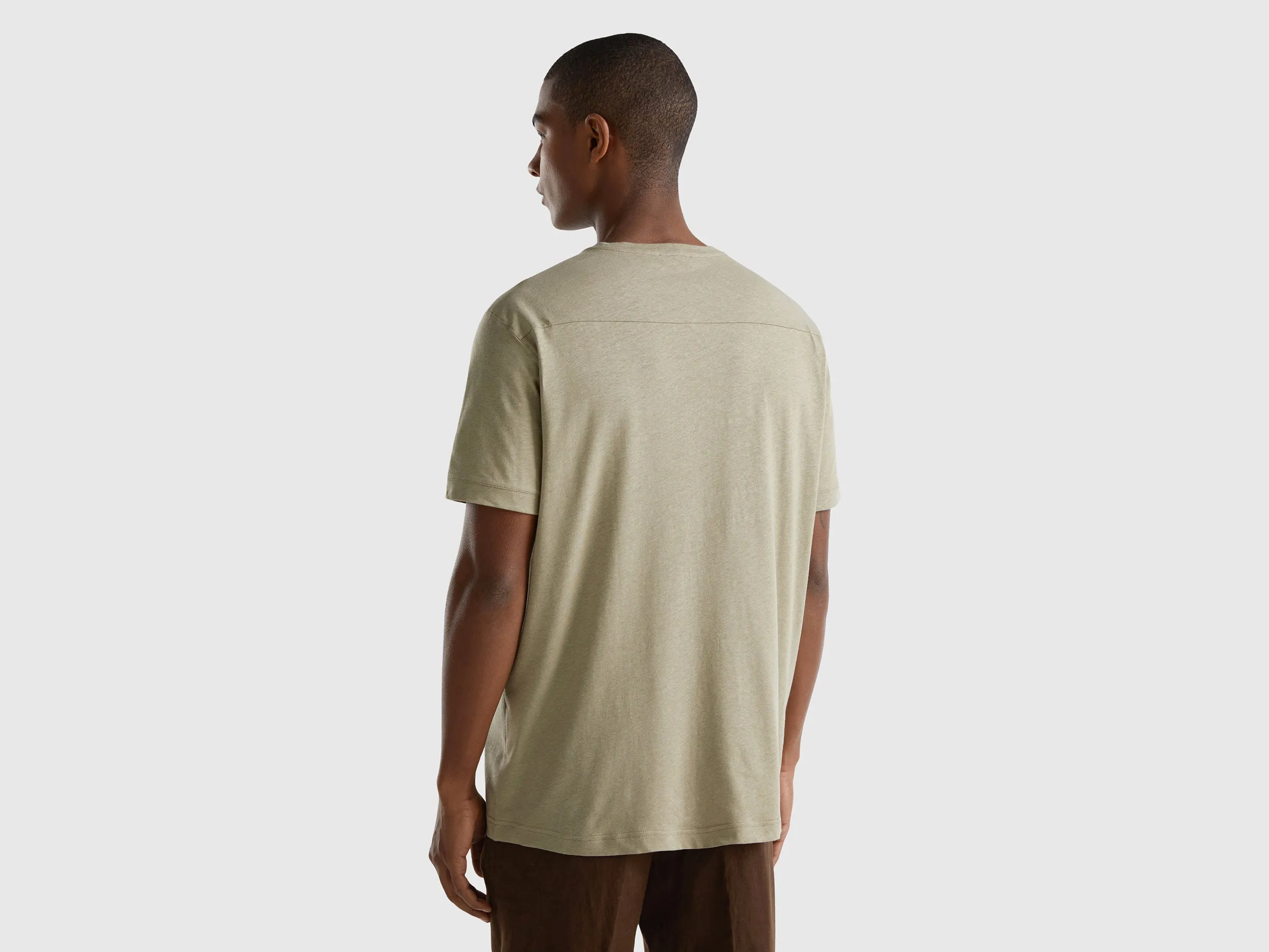 Regular Fit Round Neck Solid T-shirt
