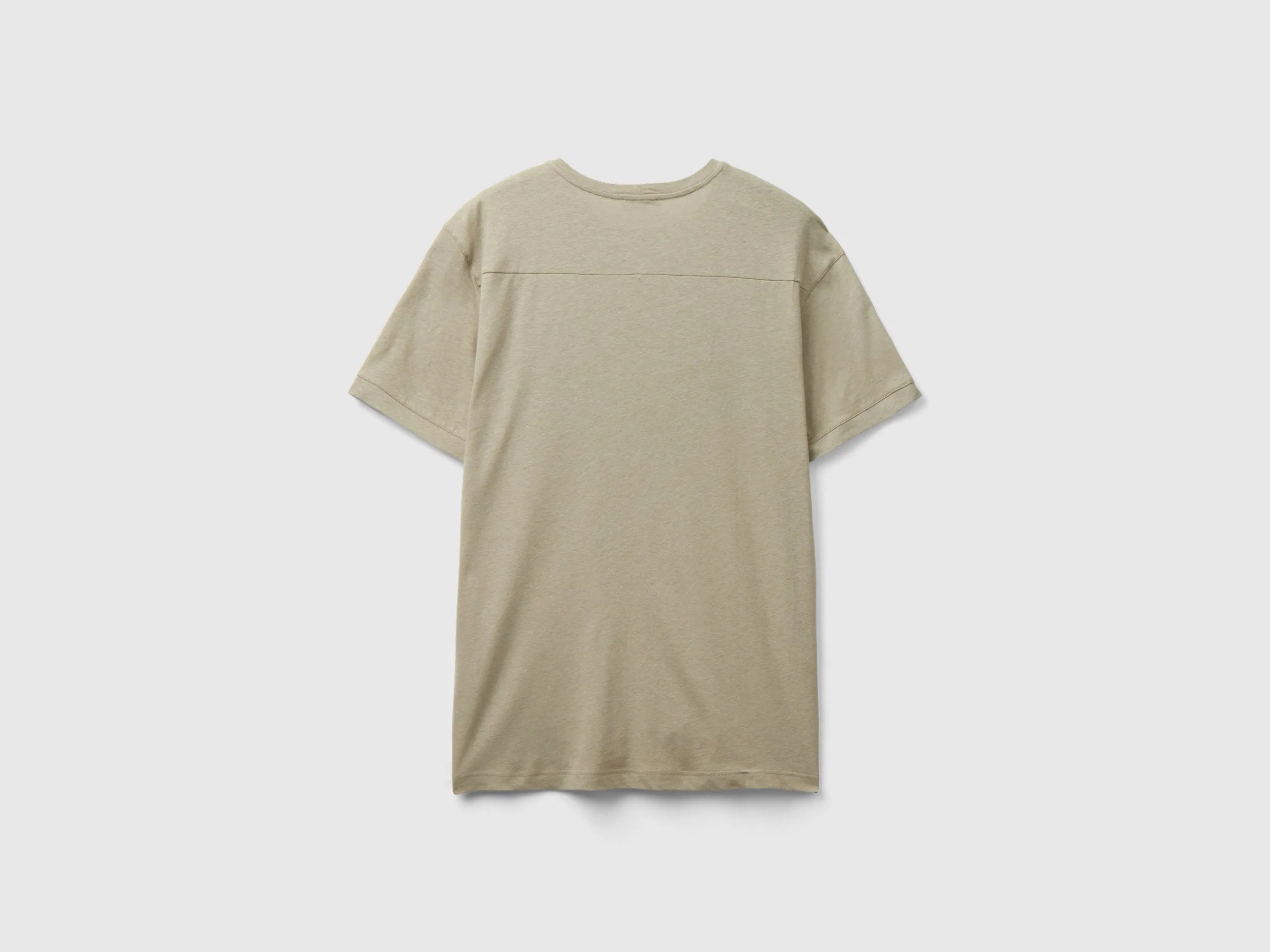 Regular Fit Round Neck Solid T-shirt
