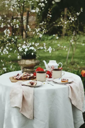 Round linen tablecloth